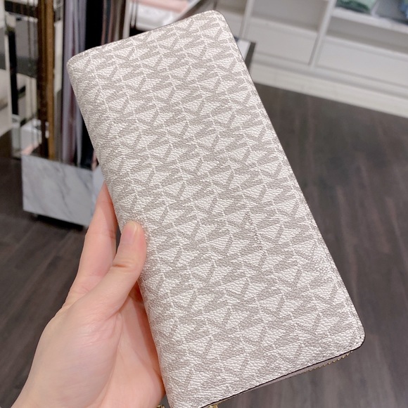 MICHAEL KORS Large Logo Continental Wallet - Picture 3 of 6